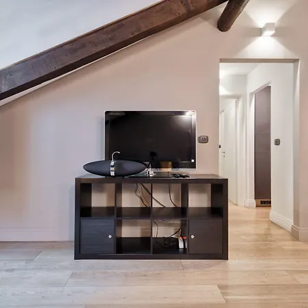 Guesthost - Stylish In The Heart Of * טורינו