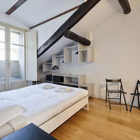 Guesthost - Stylish In The Heart Of *