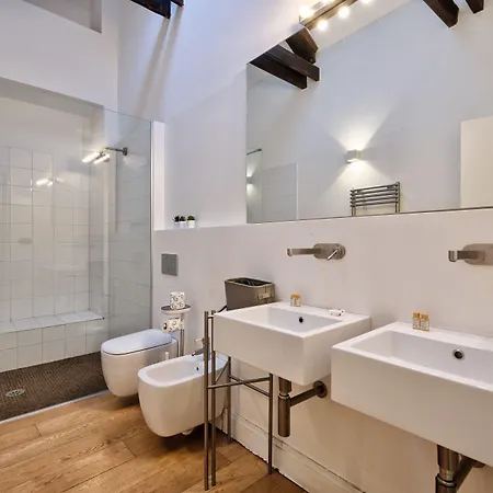 Guesthost - Stylish In The Heart Of *