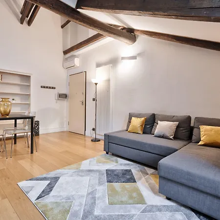 דירה Guesthost - Stylish In The Heart Of