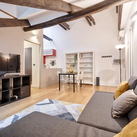 Guesthost - Stylish In The Heart Of