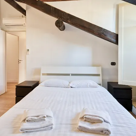 דירה Guesthost - Stylish In The Heart Of