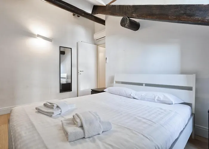 Guesthost - Stylish In The Heart Of Turín