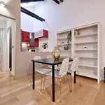 Guesthost - Stylish In The Heart Of Appartamento